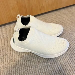 Vessi Everyday Move Sneakers in White / Size 6